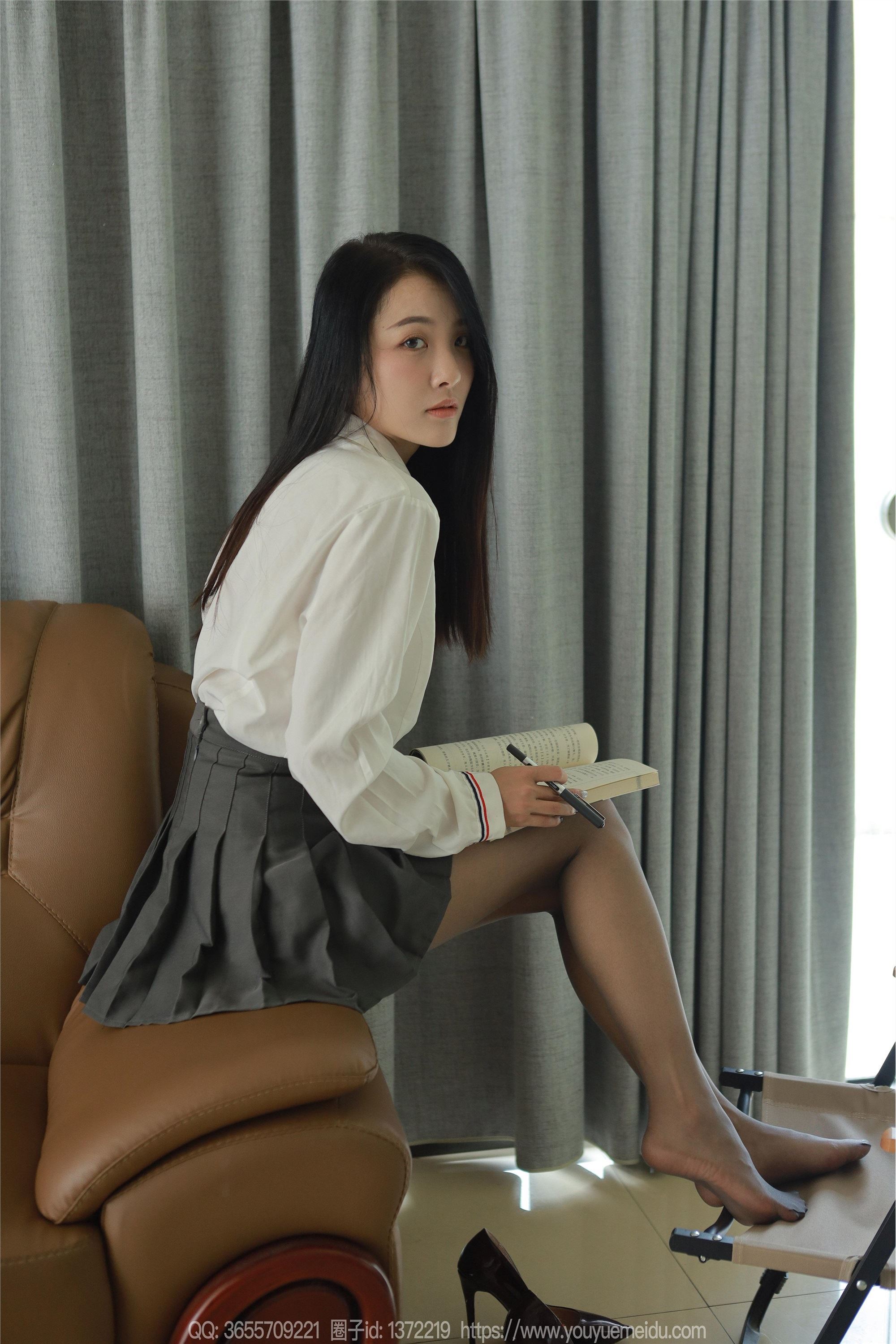 IESS异思趣向  2023.10.05 丝享家 1551 婉萍《爱看书的女人》